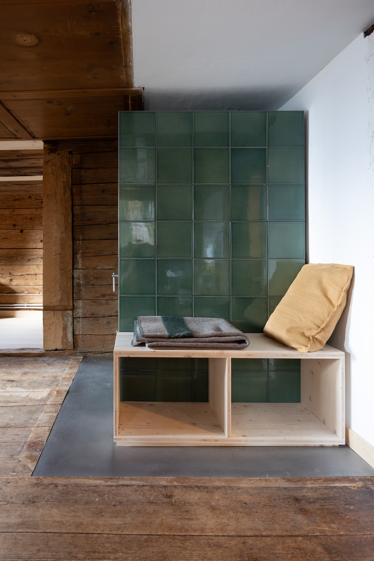 Photo of the tiled stove