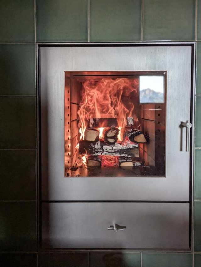 Photo of the tiled stove